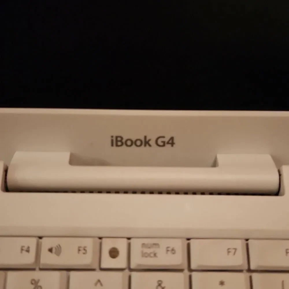 Apple IBook G4 Laptop Computer 12